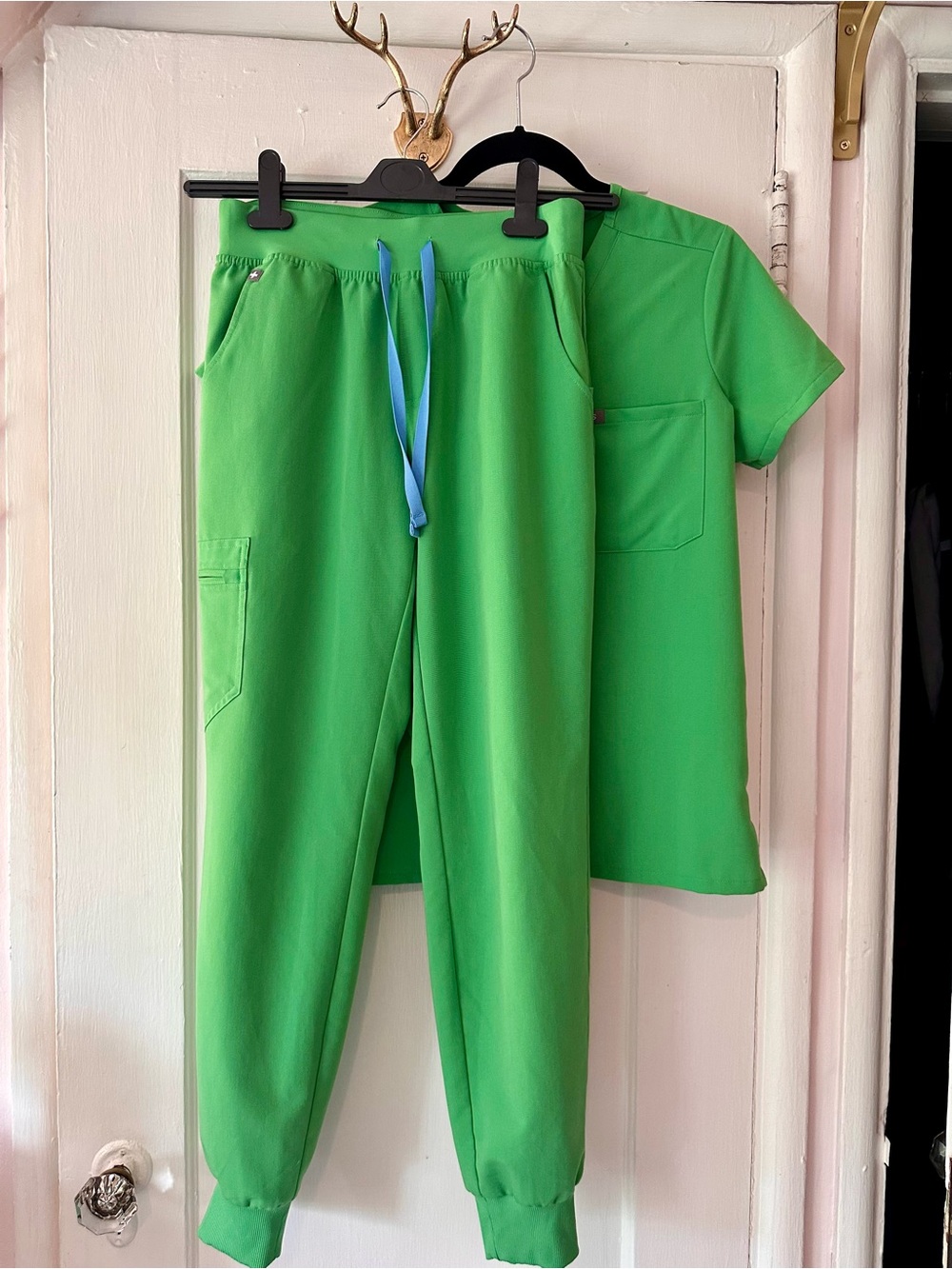 FIGS Emerald Scrub Set Size XS/XS Catarina One Pocket Top and Zamora Jogger